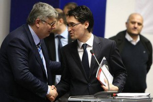 Razvan Burleanu (dreapta) felicitat de Gino Iorgulescu