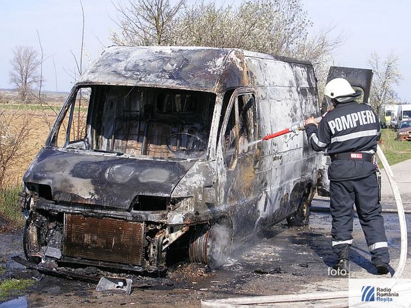 incendiu microbuz