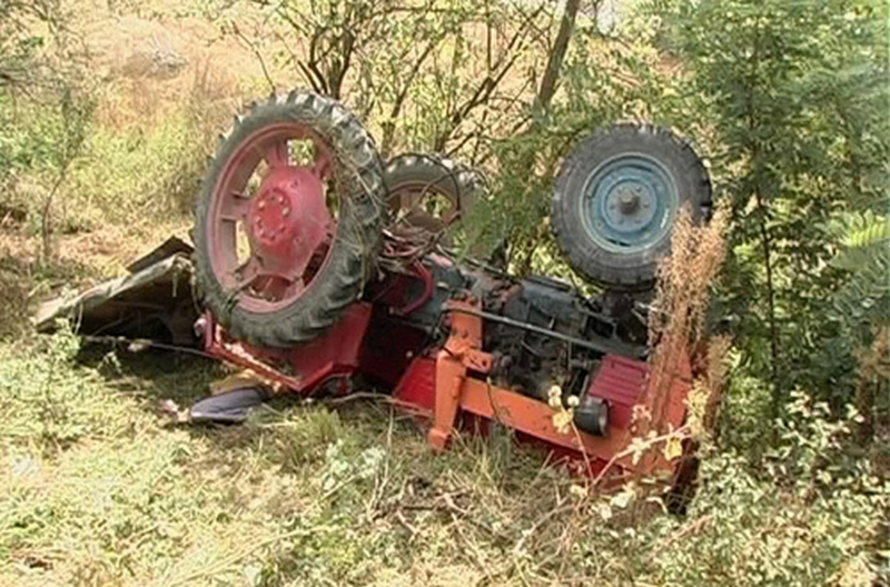 accident-tractor