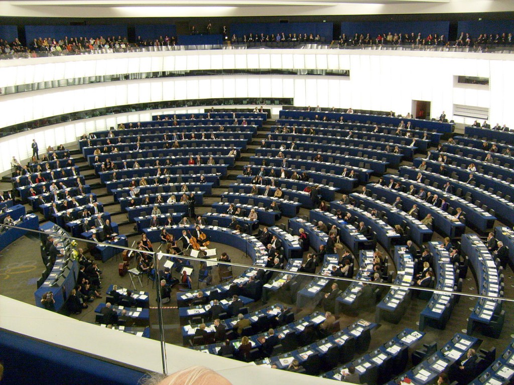 1280px-Hemicycle_of_European_Parliament,_Strasbourg,_with_chamber_orchestra_performing