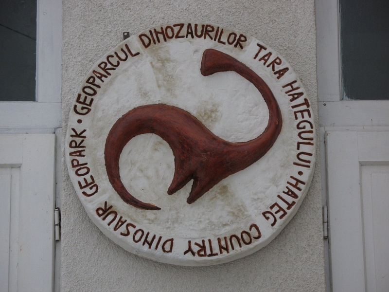 IMG_0008-Logo-Geoparcul_Dinozaurilor_Tara_Hategului