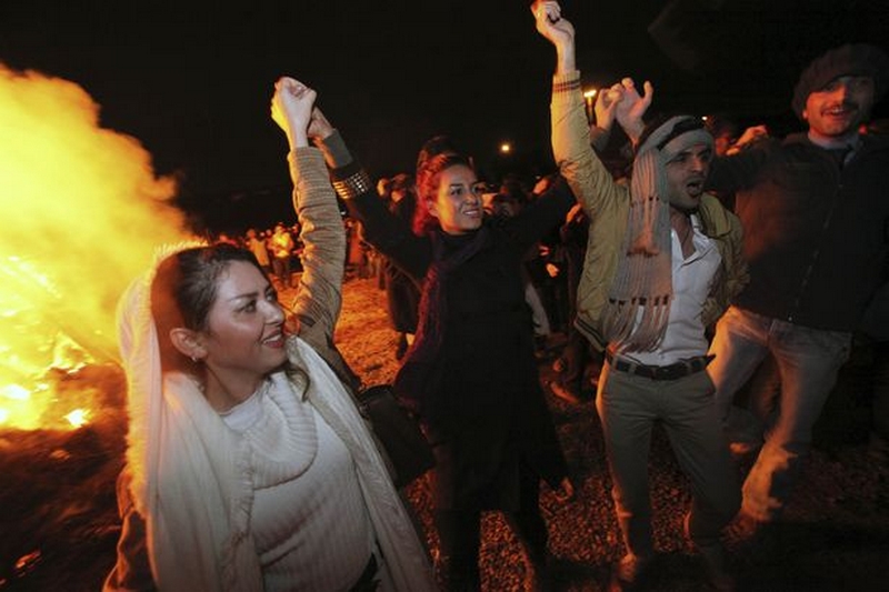 Iranienii-au-celebrat-la-Teheran-sarbatoarea-focului-Sadeh-www.oriens.ro_