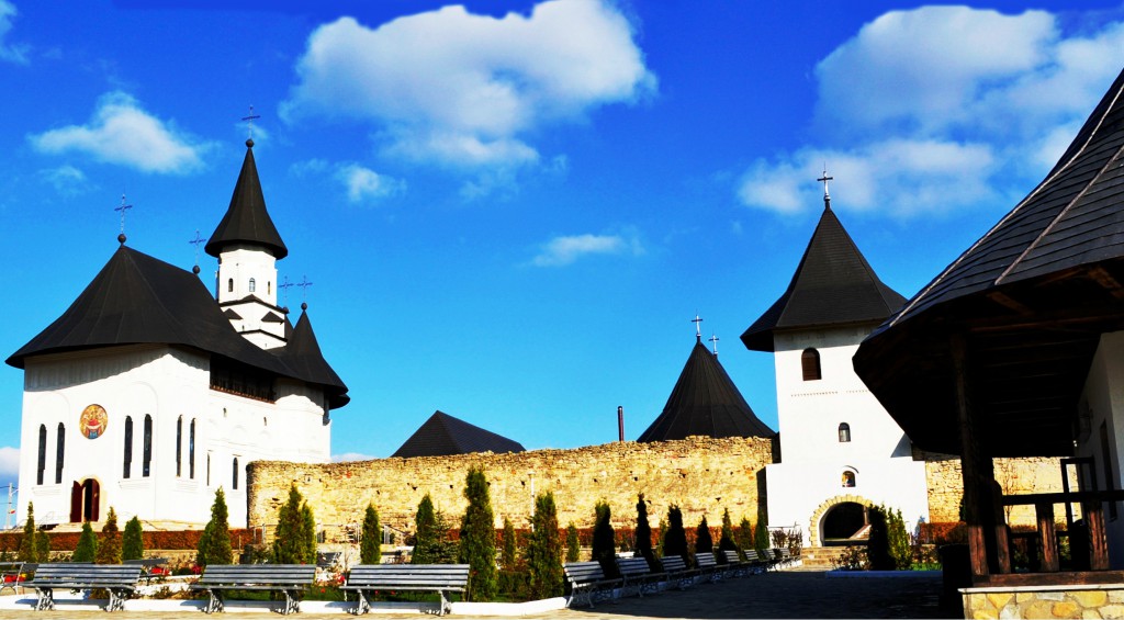 01- Manastirea Hadambu - Eu Aleg Romania