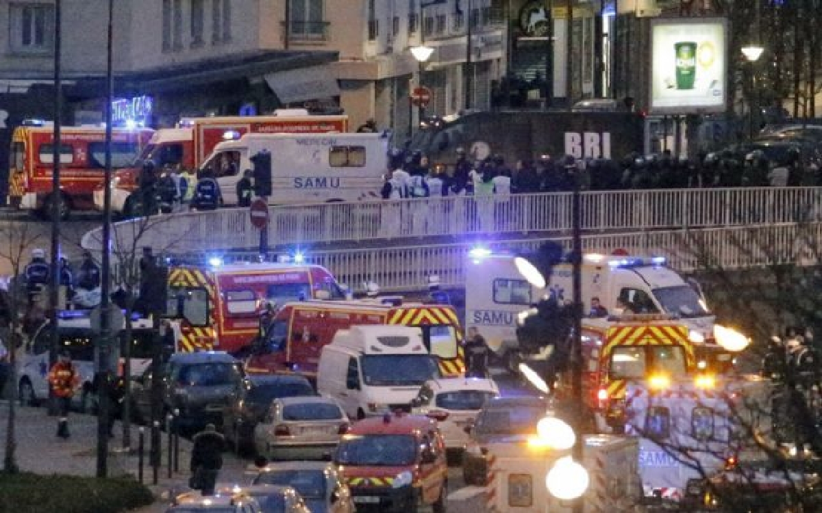 atentate Paris kamikaze centuri explozive