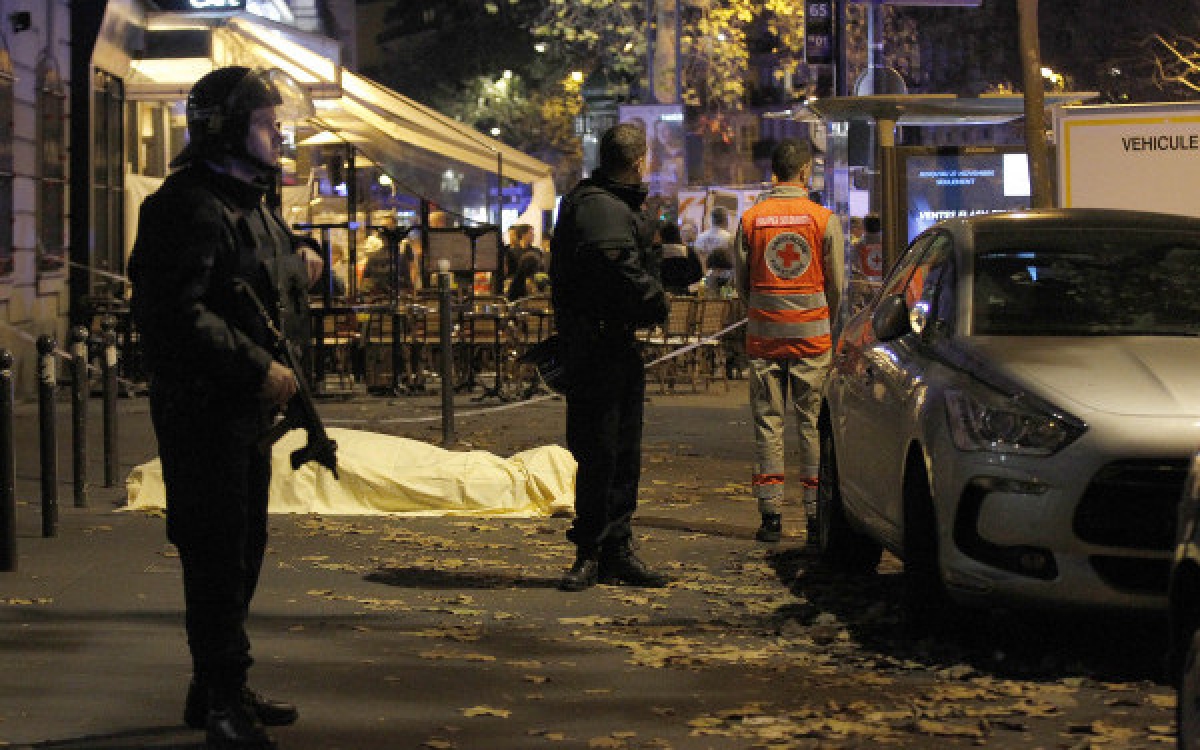 atentate Paris teroristi varsta ISIS