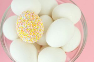 diy-sprinkle-covered-easter-eggs3