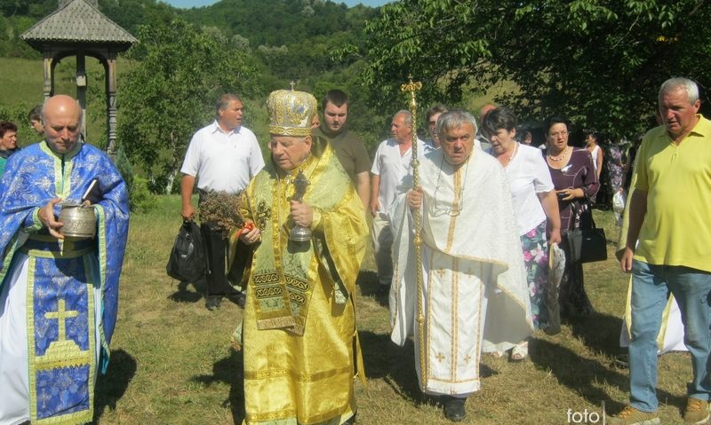 [AUDIO] Sute de credincioşi la sfinţirea lăcaşului de cult greco-catolic de la Doman