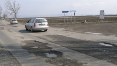 Cel mai distrus drum din judeţul Arad a primit bani pentru reabilitare