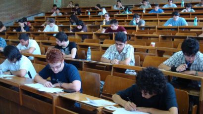 Elevii claselor a 12-a susţin mâine, simularea probelor scrise ale examenului de bacalaureat