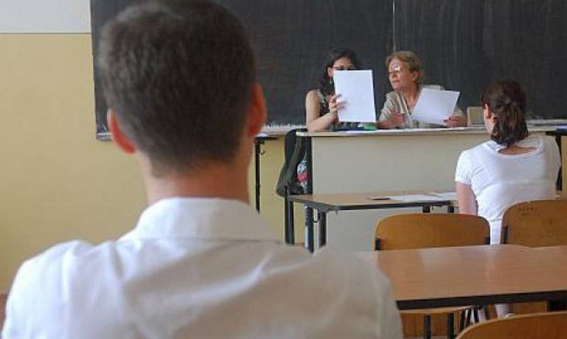 Patru elevi din Caraş-Severin eliminaţi de la bac