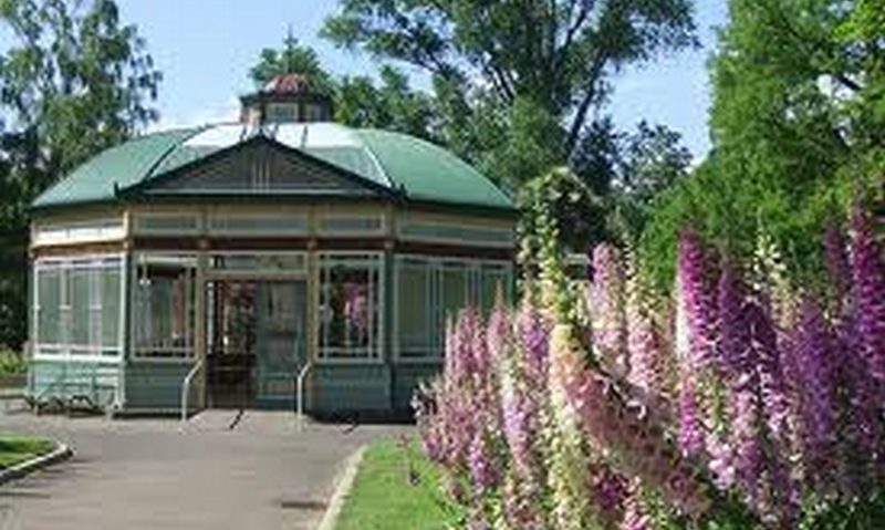 Pavilion în Parcul Botanic