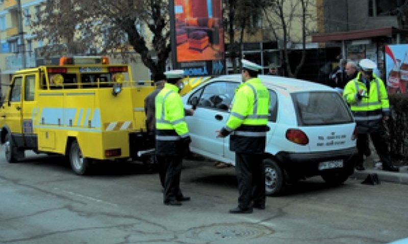 Poliţia Locală Deva adună maşinile abandonate