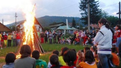 Începe „Atelier 13”. 90 de tineri vor petrece o săptămână la Râul Alb