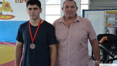 Luptătorul Vlad Caraş a venit cu o medalie de la Campionatul Mondial