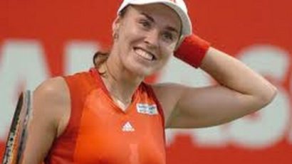 Martina Hingis a revenit în circuitul WTA cu o victorie