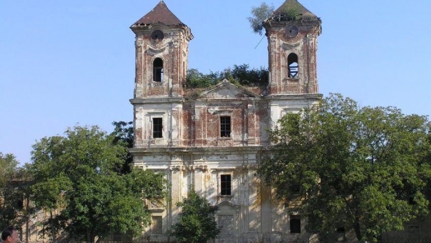 Cetatea Aradului, cu porţile larg deschise