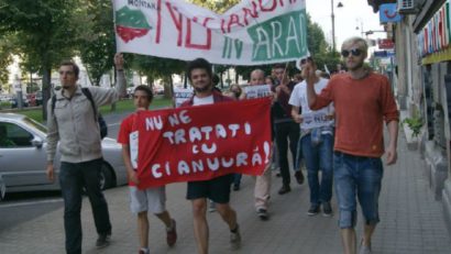 Timişorenii protestează pentru Roşia Montană şi în faţa Agenţiei Regionale de Protecţie a Mediului din Timişoara