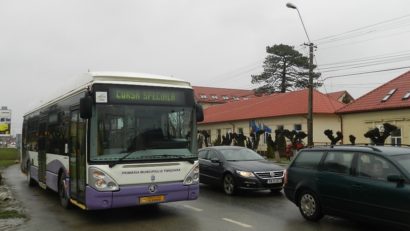 Copiii din Timişoara pot asculta poveşti… în troleibuz