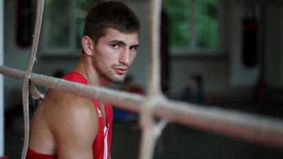 Bogdan Juratoni va boxa cu fractură de piramidă nazală, la Mondialele din Kazahstan