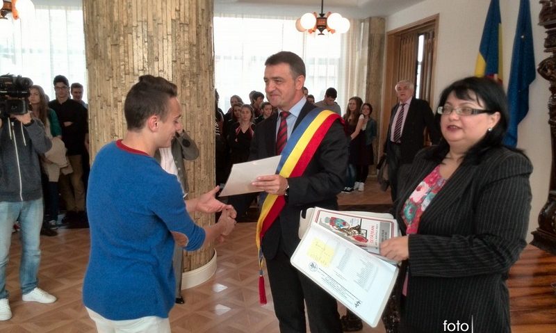 [AUDIO] Cetăţenii majori ai Reşiţei, cu diplomă!