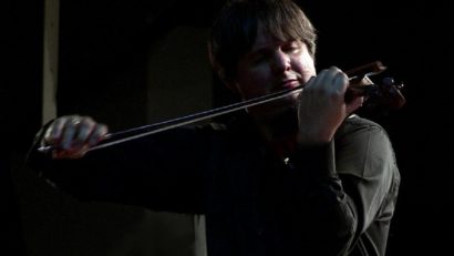 Liviu Prunaru în dublu rol – violonist şi dirijor, deschide Stagiunea Orchestrei de Cameră Radio