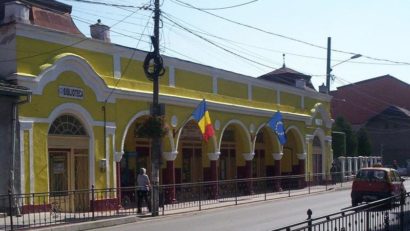 Primăria Caransebeş vrea clădirea bibliotecii municipale în patrimoniul său