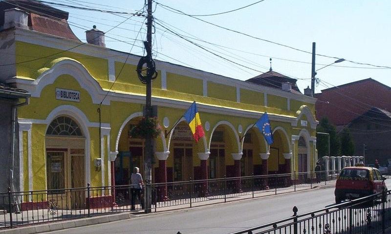 Primăria Caransebeş vrea clădirea bibliotecii municipale în patrimoniul său