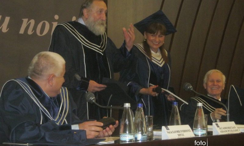 [AUDIO][UPDATE] Universitatea reşiţeană a decernat titlul „Doctor Honoris Causa” academicianului sârb Adam Puslojic