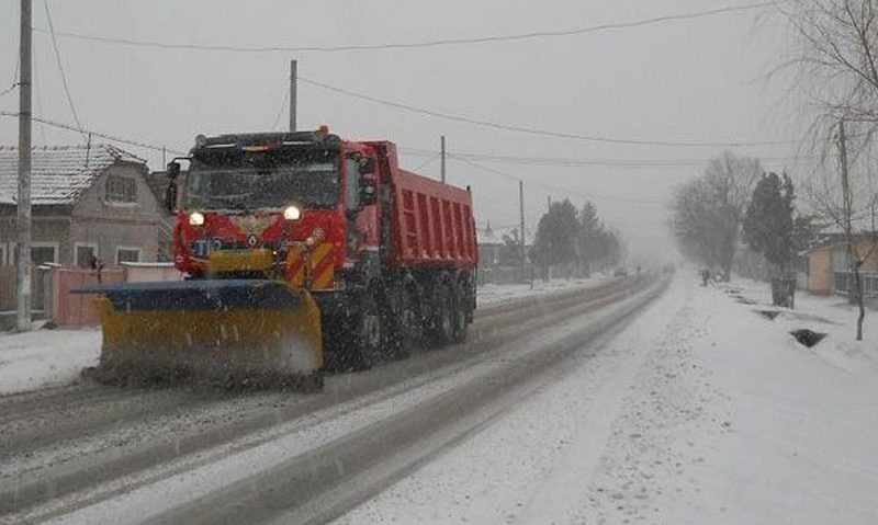 Fără zăpadă pe carosabil iarna aceasta, la Bocşa