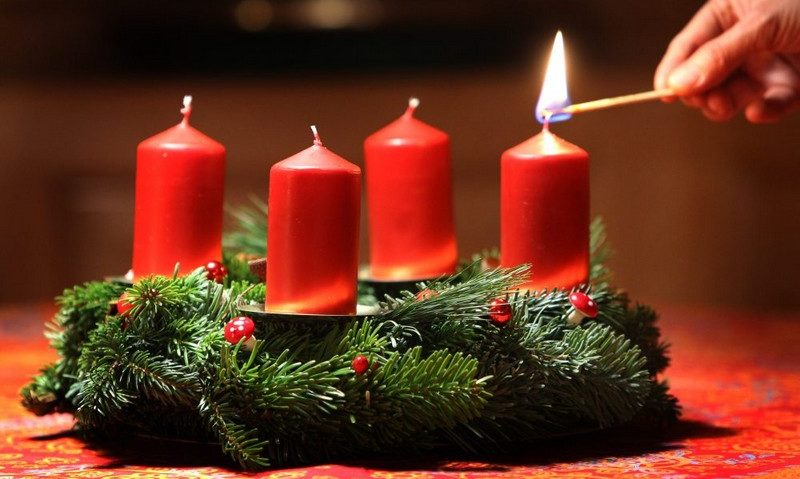 Prima lumânare de Advent la Caraşova se aprinde