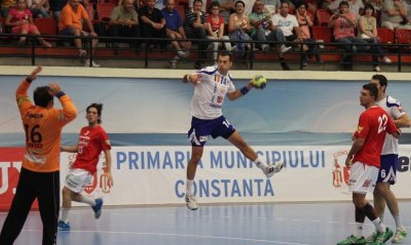 Jucătorii de la HCM Constanţa şi Dinamo, aproape de bătaie pe semicerc