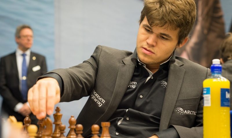 Magnus Carlsen a cucerit titlul mondial la șah