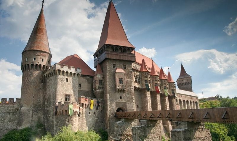 Castelul Corvinilor şi Retezatul, promovate de Discovery Channel