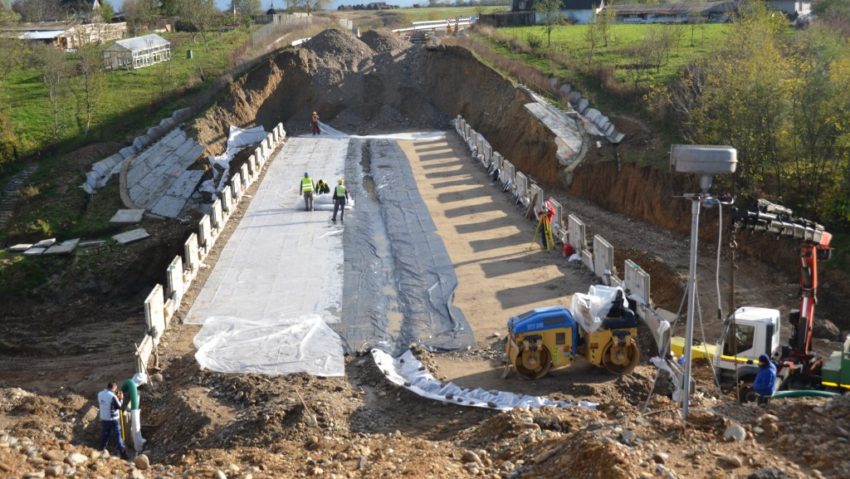 Lucrările la centura Caransebeşului sunt în toi