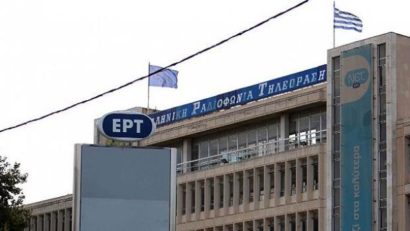 Poliţia din Grecia îi scoate cu forţa pe jurnalişti din sediul televiziunii naţionale