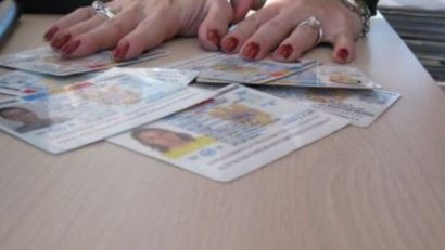 Reţinerea actului de identitate drept garanţie este ilegală