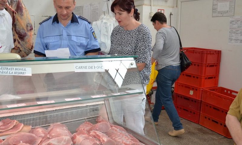 Inspectorii DSVSA recomandă controlul obligatoriu al cărnii de porc