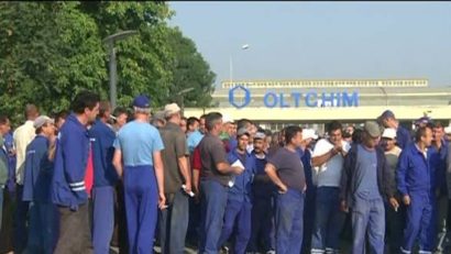 Proteste la Oltchim: Angajaţii cer salariile restante