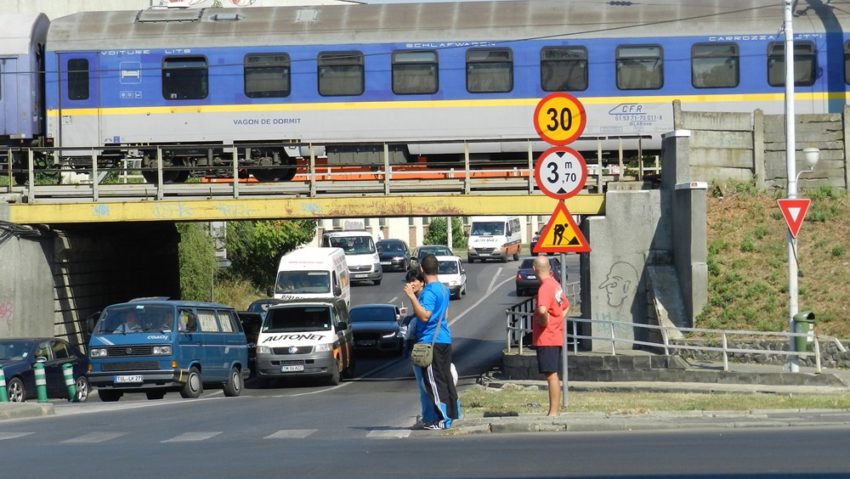 Neatenţia costă: 5 maşini au fost distruse la Timişoara