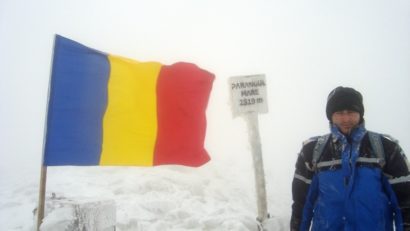 Tricolorul arborat pe Vârful Parângul Mare, la 2.519 metri altitudine