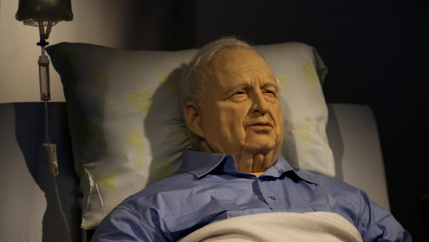 Fostul premier Ariel Sharon este în stare critică