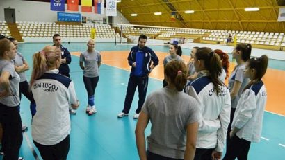 Componentele echipei feminine de volei CSM Lugoj s-au reunit pentru pregătirea returului