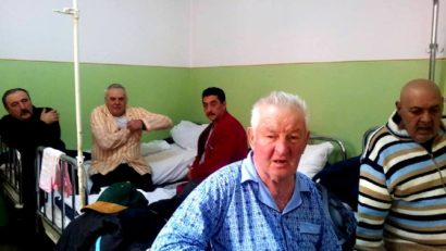 Împart acelaşi pat…fără voia lor