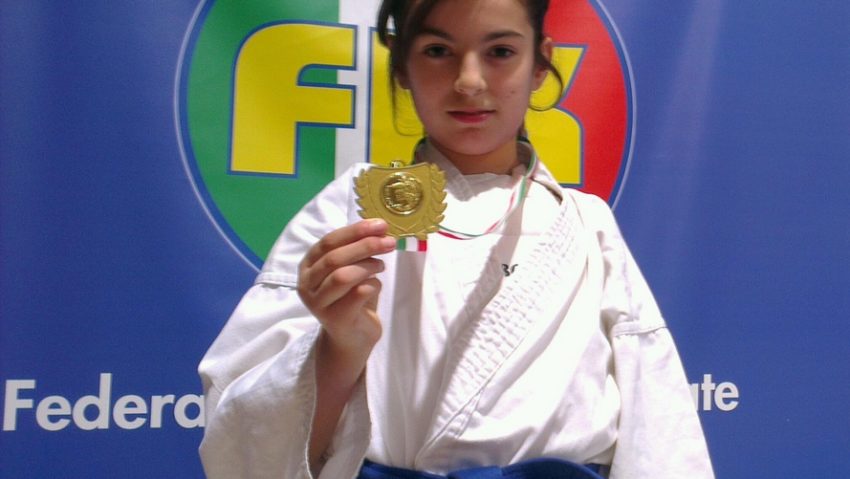 Karateka Andreea Lupu din Anina a urcat pe prima treaptă a podiumului la Triest, în Italia