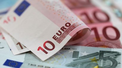 Moneda Euro creşte pe fondul crizei din Ucraina