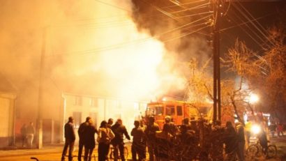 [FOTO] Incendiu puternic azi-noapte la Şag