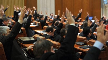 Vot pentru ridicarea imunității celor 2 parlamentari urmăriți penal