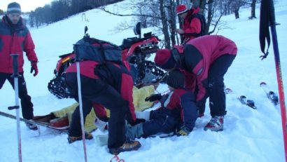 Accidente multe pe zăpadă puţină