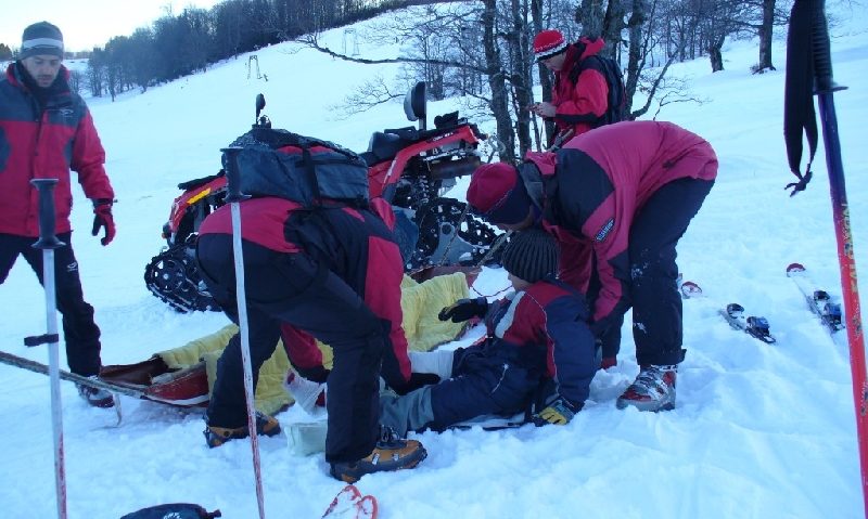 Accidente multe pe zăpadă puţină