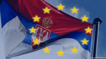 Jumătate dintre cetăţenii Serbiei sprijină aderarea la UE